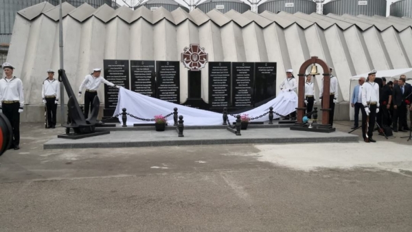В Одесском порту открыли памятник павшим украинским морякам 