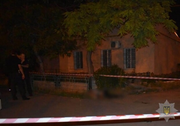 На одной из одесских улиц мужчина зарезал сожителя сестры: подробности 