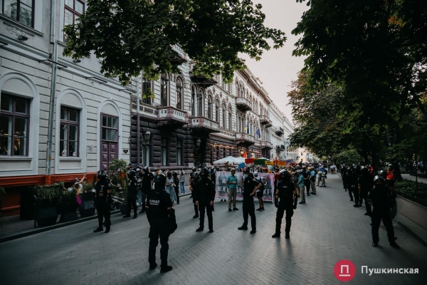«Жить свободно, жить без страха»: как в Одессе прошел ЛГБТ-прайд. Фоторепортаж
