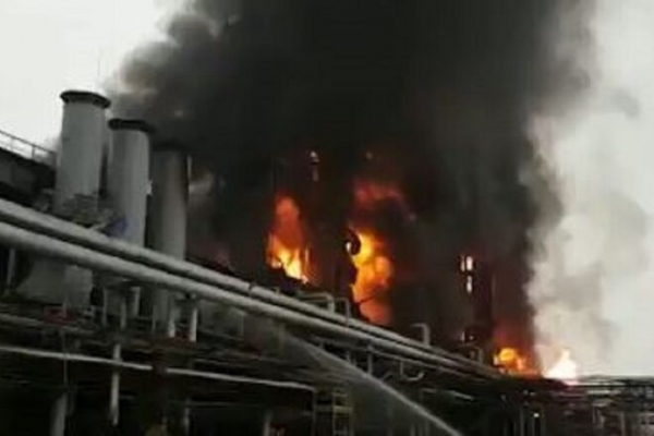 
Взрыв и пожар на заводе Газпрома обрушили прокачку голубого топлива в Европу
