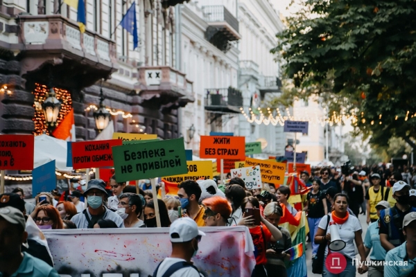 «Жить свободно, жить без страха»: как в Одессе прошел ЛГБТ-прайд. Фоторепортаж