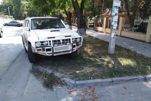 С фантазией все в порядке: свежая фотоподборка наглых водителей в Одессе