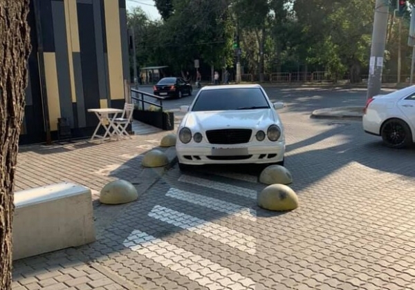 С фантазией все в порядке: свежая фотоподборка наглых водителей в Одессе