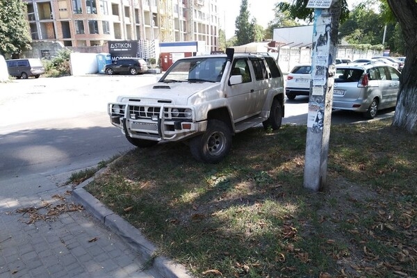 С фантазией все в порядке: свежая фотоподборка наглых водителей в Одессе
