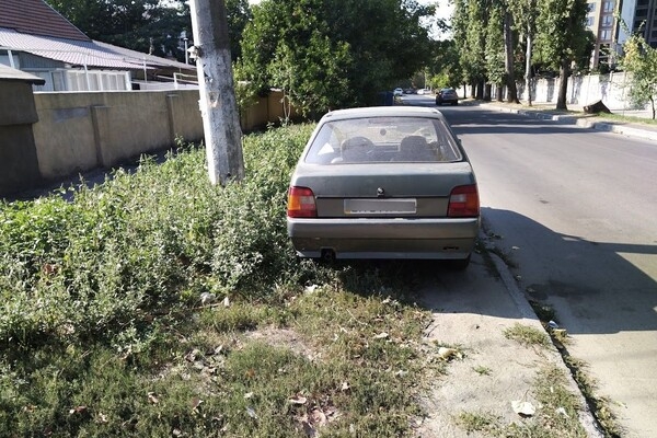 С фантазией все в порядке: свежая фотоподборка наглых водителей в Одессе
