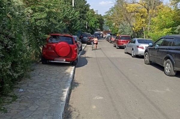 С фантазией все в порядке: свежая фотоподборка наглых водителей в Одессе