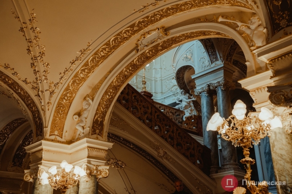 Айсберг искусства: огромный фоторепортаж о блеске и подземных «тайнах» одесского Оперного театра