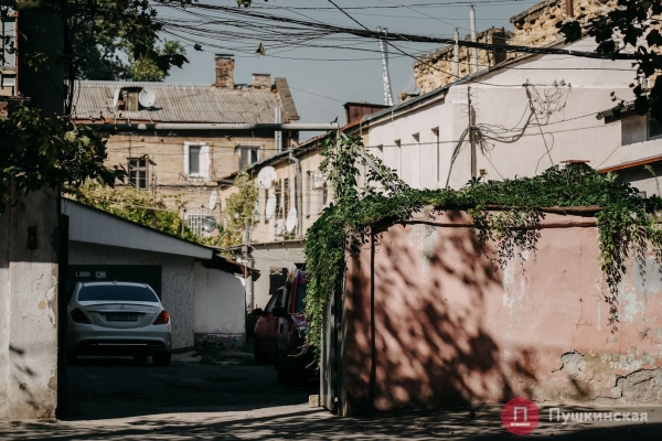 Нетуристическая Одесса, часть 1: смесь времен на окраине Молдаванки. Фоторепортаж