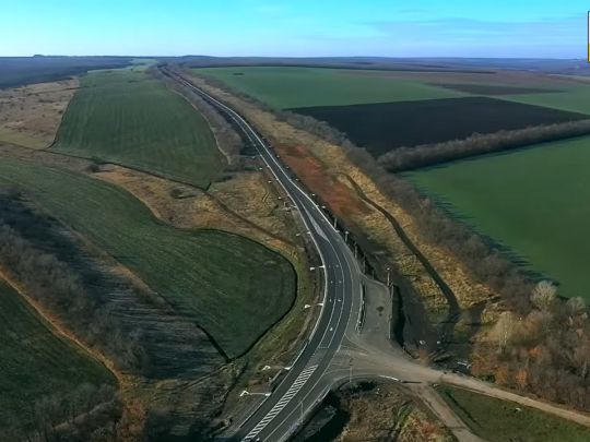Біля Старобільська «Велике будівництво» Зеленського відремонтувало 100 км траси до Сватового і 40 км до Новоайдара