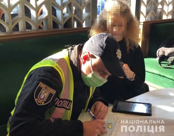 
Киевская полиция проводит облавы на бары и общественный транспорт – ищут невакцинированных, фото
