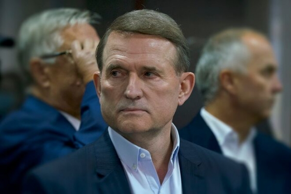 
Медведчук: А разве имеет значение, кто привезет украинцев домой?
