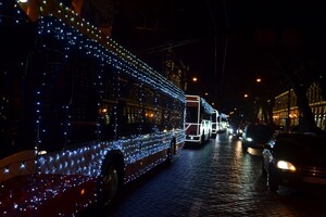 Парад троллейбусов, санты на мотоциклах и рекордный штоллен: как Одесса отметила День Святого Николая