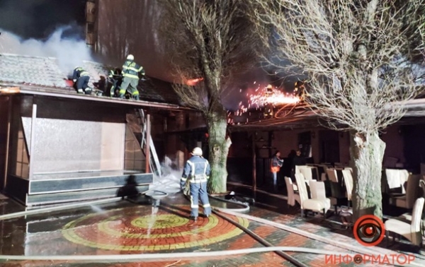 В Днепре горели ресторан, автомойка и магазин