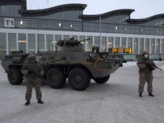 Протести в Казахстані: в Алмати не замовкають сирени, аеропорт закритий