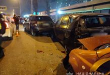 На Таирова водитель сбил девочку и протаранил три автомобиля