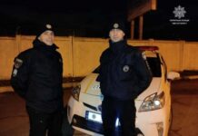 Поссорился с сожительницей и порезал себе вены: одесские патрульные спасли мужчину