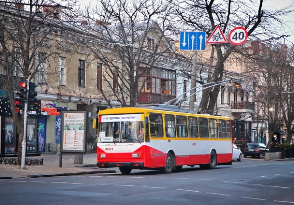 Как работает транспорт в Одессе 24 марта