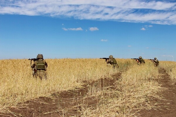 Одесские морпехи осваивают британские бронемашины Мastіff 