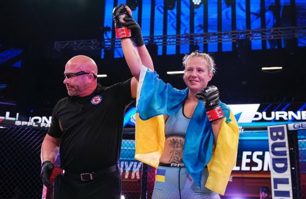 ММА: одесситка победила в США соперницу с опытом выступлений в UFC