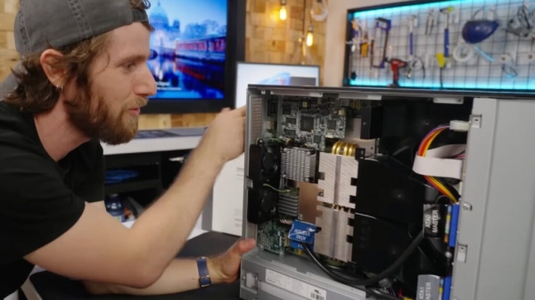 Блогер показал 18-килограммовую версию PlayStation 3 для разработчиков