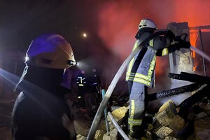Одесские спасатели показали, как ликвидировали последствия ночного обстрела 