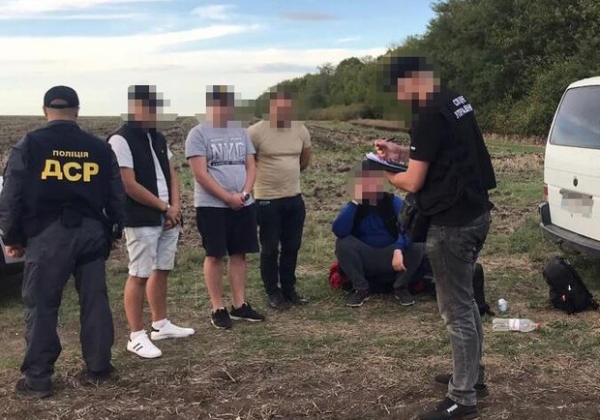 В Одесской области организовали канал переправки уклонистов: собирались в гараже