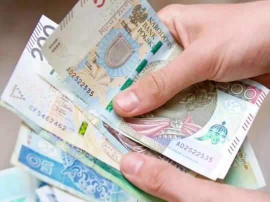 У Польщі збільшили кількість отримувачів допомоги у 710 злотих: як отримати гроші біженцям з України