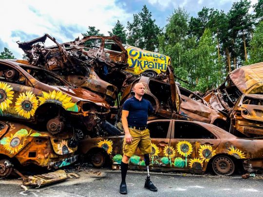 «Без ноги, у стані шоку починаю повзти. І знову міна. Мені відриває руку й розриває живіт»: історія штурмовика, який тричі ошукав смерть