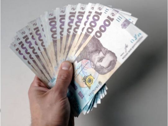 Починаючи з вересня деякі українці почнуть отримувати додатково по 2 тисячі грн щомісяця: кому пощастить