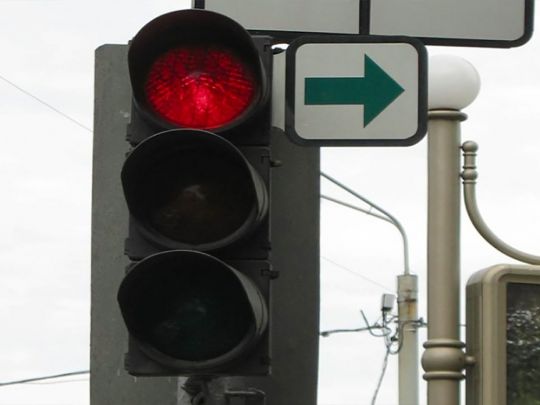 Школа автомобіліста: у якому разі водія оштрафують за проїзд на зелене світло