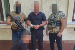 Семь тысяч долларов за избежание службы: в Одесской области разоблачили правоохранителей и чиновника ТЦК