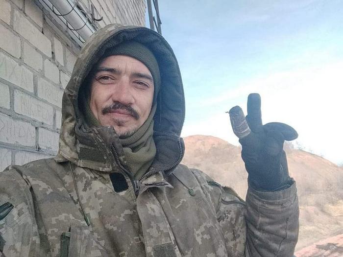 «Я знаю, що загину. Але я не жалкую ні про що, це мій шлях — і я щасливий…»: історія 37-річного героя з Запоріжжя, якому присвячена книга
