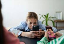 Опасный TikTok-тренд с микроволновками приводит к тяжелым ожогам у детей