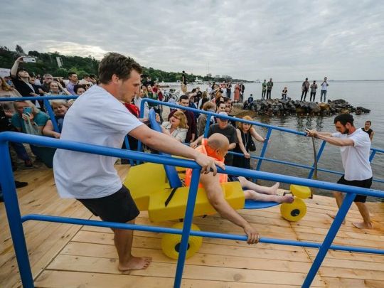 Мер Одеси Труханов перешкоджає підготовці до сезону першого інклюзивного пляжу: меценат звернувся за захистом до керівництва держави